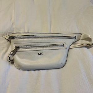 MICHAEL KORS LEATHER FANNY PACK